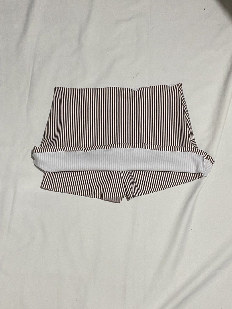 Stripes Plus Size Skirt / Short (Category: Skirts) located in Makati City. Submitted by weirdshopping (Listing ID 1468295152, Image 2). Description: Selling pre-loved clothes! DETAILS: ~ All items are in good condition. - BRANDED - All clothes are sanitized before delivery. ~ Mode of Payment: Cash & Gcash - Available for delivery c/o by costumer: Lalamove, Grab, Angkas ~ Location: Guadalupe Viejo, Makati ~ FOR meet up, pick up, & delivery! (Deliv