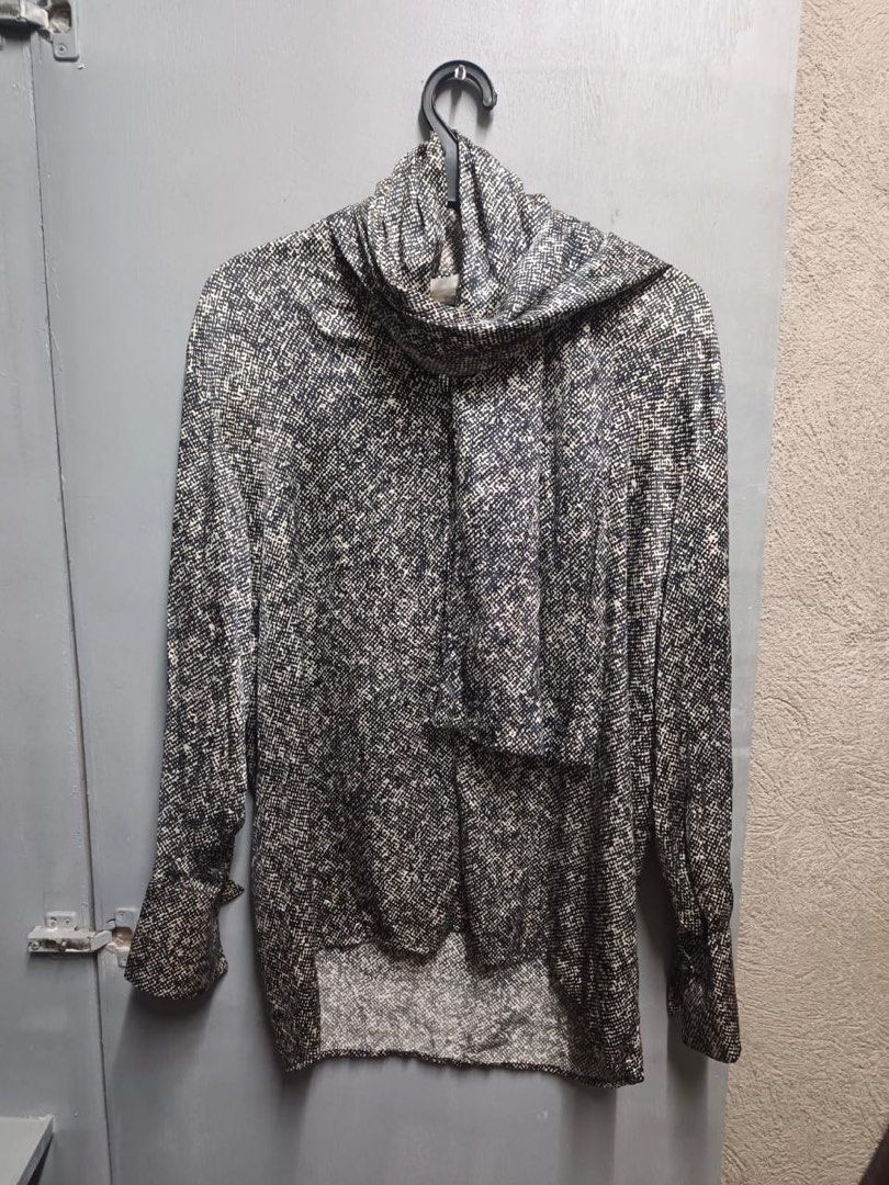 STUDIO 0001 FERRE 4Ways (Category: Longsleeves) located in Dasmarinas. Submitted by jessputrages (Listing ID 1468455950, Image 2). Description: For sale Excellent condition No issue 800 plus shipping fee Pm for more details.