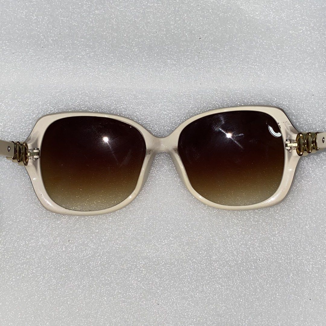 Sunglasses (Category: Sunglasses & Eyewear) located in Bulacan. Submitted by jexmd (Listing ID 1468298716, Image 3). Description: .