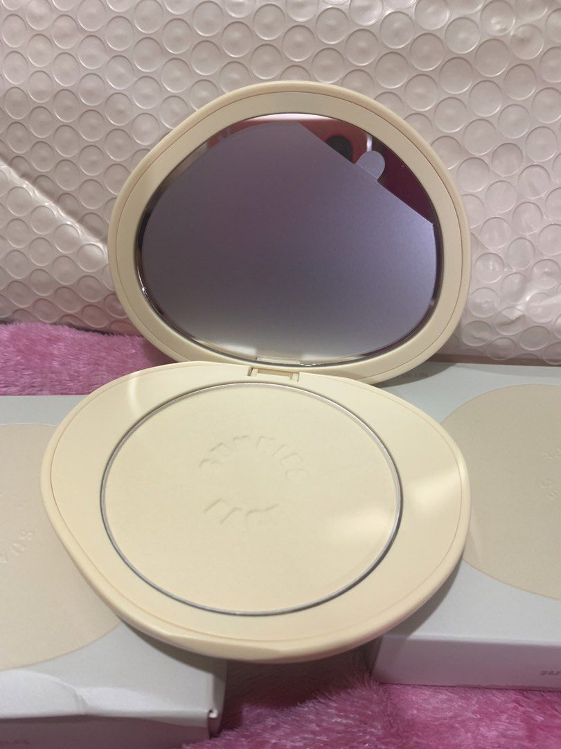 SUNNIES BLOTTING POWDER (Category: Makeup) located in Lapu Lapu. Submitted by ranwans (Listing ID 1468489428, Image 2). Description: brandnew nakabox pa with puff loc: lapu-lapu , cebu city.
