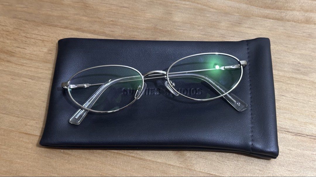 Sunnies Studios Marshall (Silver) (Category: Sunglasses & Eyewear) located in San Jose del Monte. Submitted by breakfastboy (Listing ID 1468409592, Image 1). Description: I’m selling my pair of anti-rad glasses from Sunnies. Used for a couple of times lang then safely stored na for most of the time kasi di bagay sa outfits ko 🤧 It also comes with a soft sac pouch. Delivery fee will be shouldered by the buyer. Payment thru GCash or bank transfer.