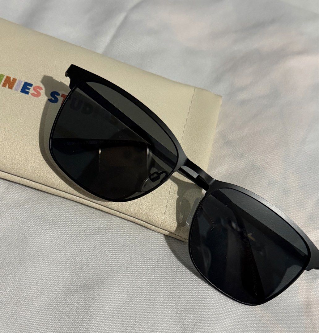 Sunnies Studios “Tate” Sunglasses (Category: Sunglasses & Eyewear) located in Las Pinas. Submitted by euphrasia_ (Listing ID 1468437158, Image 2). Description: - Sunnies Tate sunglasses - Color: Charcoal - Includes pouch RFS: decluttering location: las piñas city delivery via lalamove.