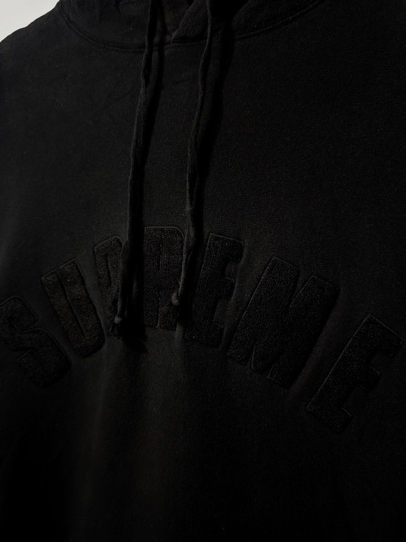 Supreme Arc Logo Hooded Sweatshirt Black (Category: Hoodies) located in Alaminos. Submitted by outfitcheck.ph (Listing ID 1468414720, Image 2). Description: - Brand: Supreme (Made in Canada) - Color: Black with tonal chenille arc logo - Material: 100% heavyweight cotton - Features: Kangaroo pocket, matching drawstrings, ribbed side panels, cuffs, and hem - Condition: Classic streetwear piece with intact interior tags - Shipping or meetups availab