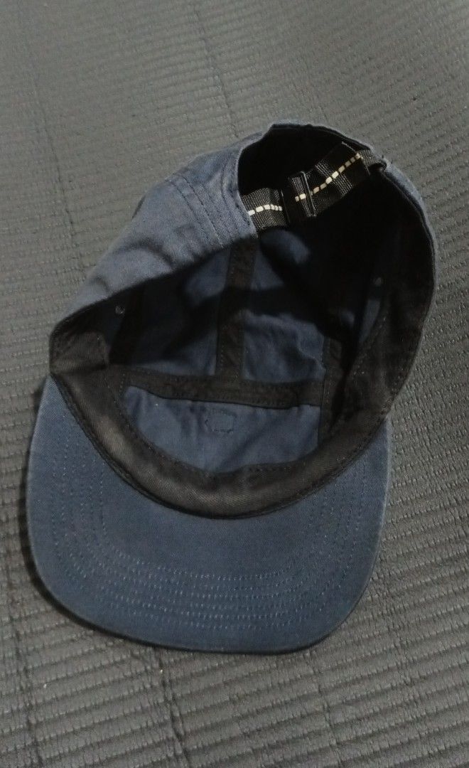 Supreme SS18 Reflective Tab Pocket 5Panel Box logo Cap (Category: Caps & Hats) located in General Santos City (Dadiangas). Submitted by silvervintage77 (Listing ID 1468413104, Image 3). Description: Supreme SS18 Reflective Tab Pocket 5Panel Box logo Cap Authentic excellent 9.5/10 color rate Size OSFA Color may Vary due to the lightning.