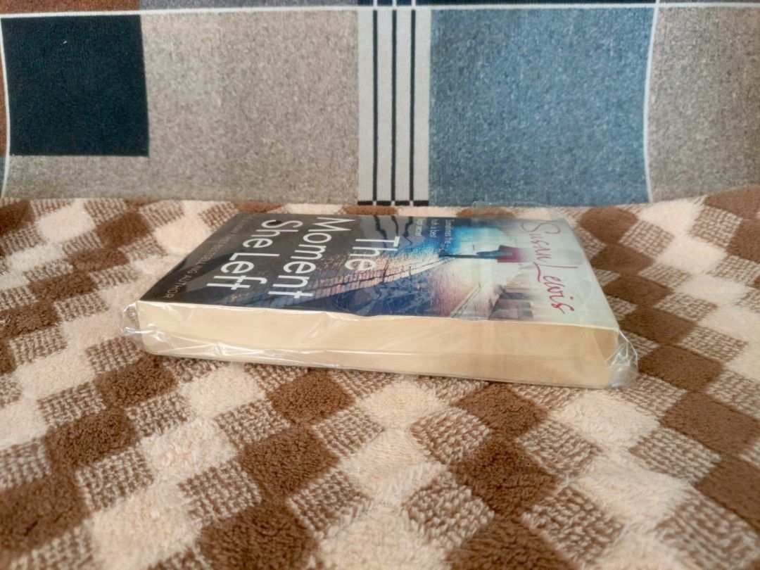 Susan Lewis (Category: Storybooks) located in Bambang. Submitted by axela21 (Listing ID 1468390702, Image 3). Description: The moment she left Forgotten 150 take all.
