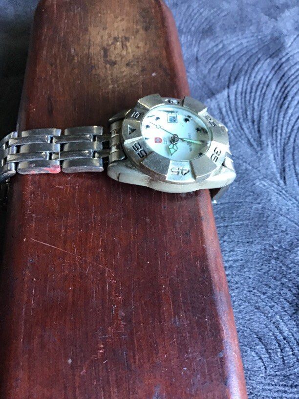 Swiss Army Quartz authentic (Category: Women's Watches) located in Baguio. Submitted by agozun61 (Listing ID 1468290996, Image 3). Description: Quartz authentic good running condition..