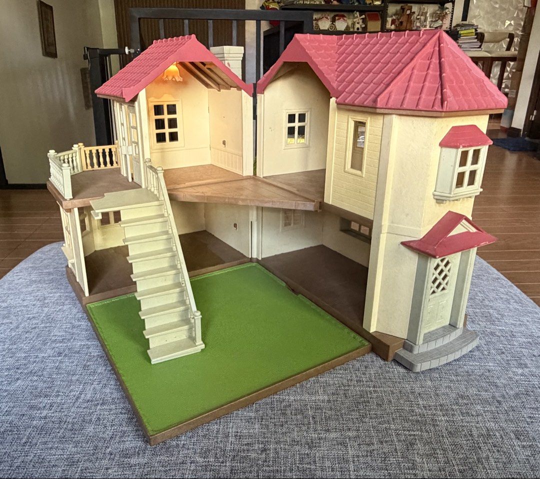 Sylvanian Families Beechwood Hall (Category: Kids Toys) located in Quezon City. Submitted by charleystoystore (Listing ID 1468331196, Image 2). Description: What you see is what you get Can ship all over the phil. Courier: Lalamove/Flash Mop: Gcash Location: North caloocan.