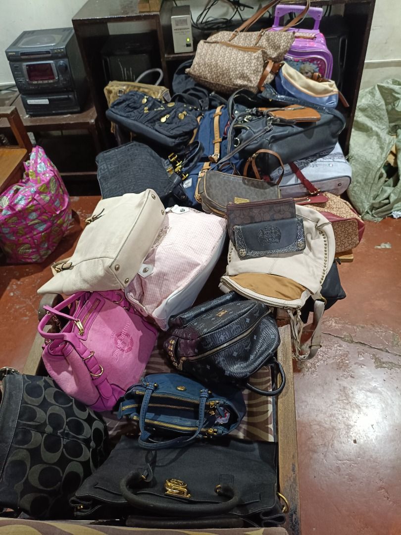 Take all Branded Bags (Category: Luxury Bags & Wallets) located in Batangas. Submitted by shopping_prelove (Listing ID 1468290068, Image 3). Description: Free sf Good condition 28 pcss Branded bags.