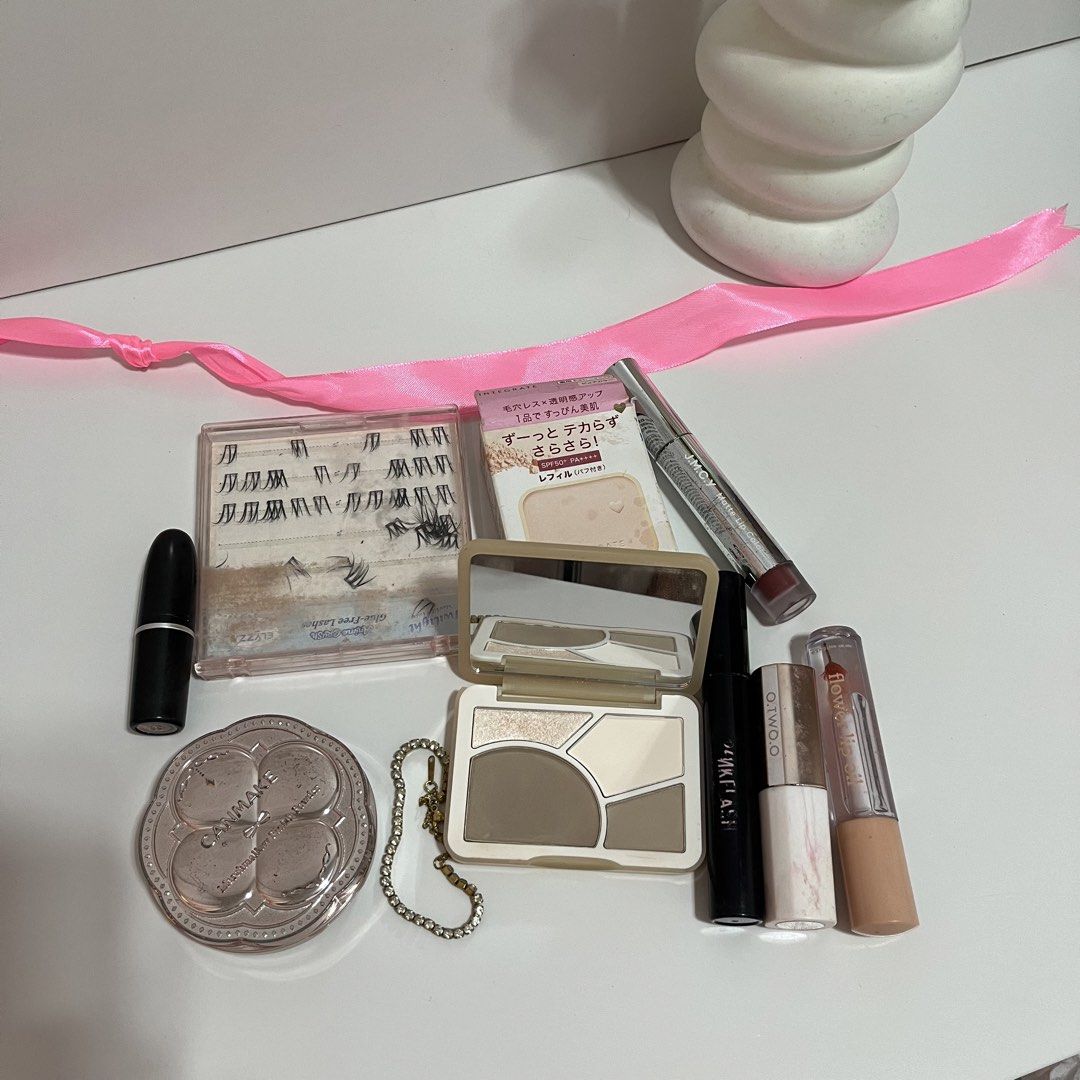 Take all makeup with free bracelet & makeup pouch (Category: Makeup) located in Malabon City. Submitted by aven25 (Listing ID 1468325076, Image 2). Description: 📌Hindi masyado nagamit. Hind rin pa expired, matagal pa expiration. RFS: Tinatamad na mag makeup. Some of the makeup is pricey pero pamigay price na po. .