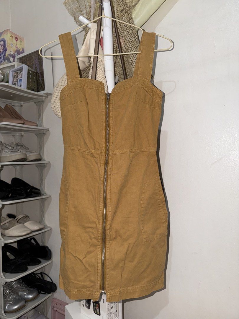 Tan Front Zip Denim Dress (Category: Dresses) located in Taguig. Submitted by deguzmanke83356 (Listing ID 1468344230, Image 1). Description: - Style: Tan overall denim dress with a structured utility look - Details: Thick straps, full-length front zipper, functional front pockets, and stylish paneled stitching - Color: Versatile earthy tone - Styling Tip: Easy to layer over your favorite t-shirts or turtlenecks for a cute casual outfit - Conditio