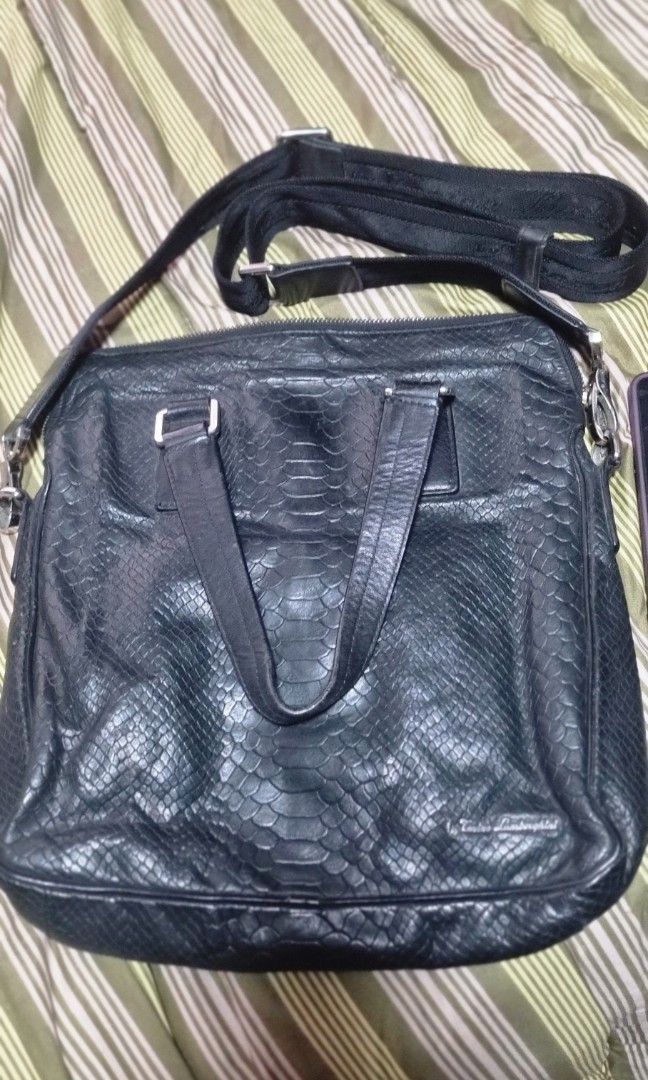 Tanino Laborghini Men's Sling Bag (Category: Luxury Bags & Wallets) located in Manila. Submitted by myno23lenel (Listing ID 1468369089, Image 3). Description: for sale Tanino Lamborghini Sling/Shoulder bag Phyton Skin ,in good condition, no issue only signs of usage,rare item, hardware Tantino Lamborghini engraved dimes 12"/12" for only 2.7k nego for sure buyers.