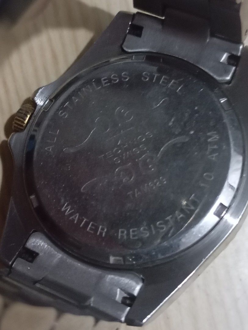 Technos (Category: Men's Watches) located in Las Pinas. Submitted by quick_deals_great_finds2 (Listing ID 1468432185, Image 3). Description: Original good working condition Quartz with battery 40mm Fits wrist size 6.8 inches.