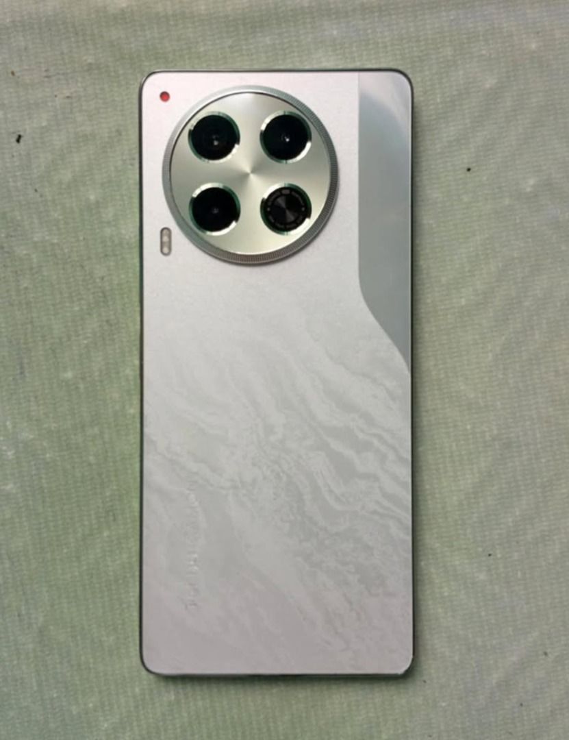 Tecno camon 30 5g (Category: Android Others) located in Caloocan City. Submitted by kobnofuente (Listing ID 1468285268, Image 2). Description: Tecno camon 30 5g 8+8/256 Unit at case naka tg na Dents lang issue Pero goods na goods pa Test to sawa 6500pesos fixed Calamba area.