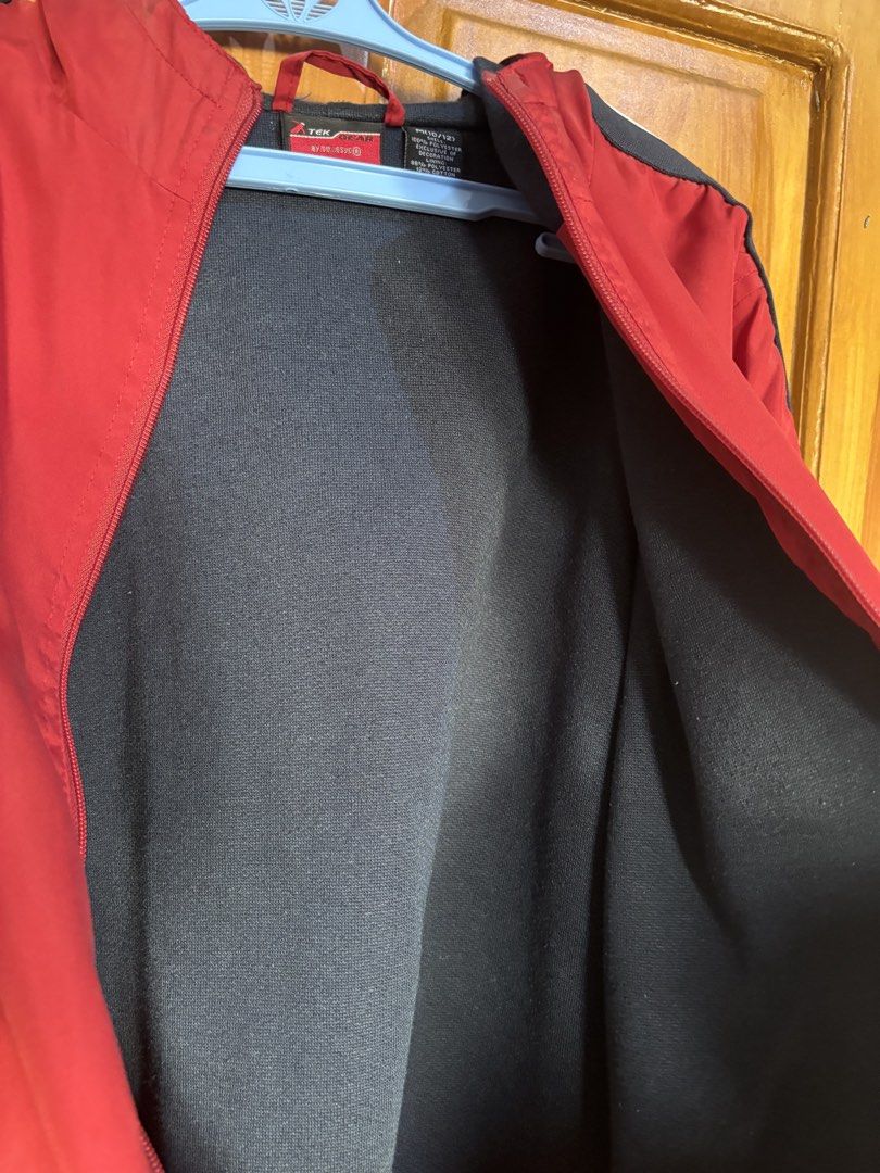 Tek Gear Red Hooded Jacket Size M (Category: Coats, Jackets and Outerwear) located in Manila. Submitted by shopmik4scloset (Listing ID 1468331644, Image 3). Description: Yes, it’s available :) Authentic & No issues Preloved not thrifted 📍: Sampaloc Manila 🚚: Lalamove or J&T 💵: Gcash or Bank Transfer No meet ups, cod or free sf!.