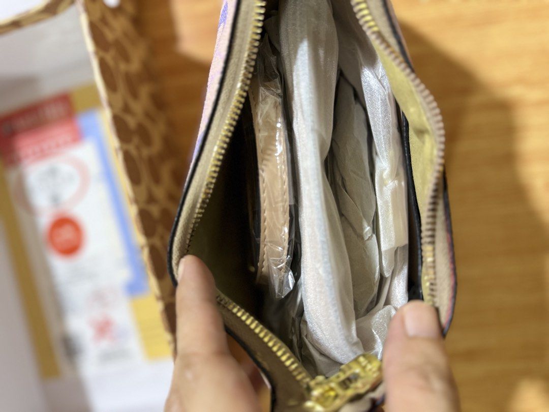 TERI IN MULTICOLOR C MONOGRAM (Category: Luxury Bags & Wallets) located in Paranaque City. Submitted by hirahira.co (Listing ID 1468443204, Image 2). Description: .