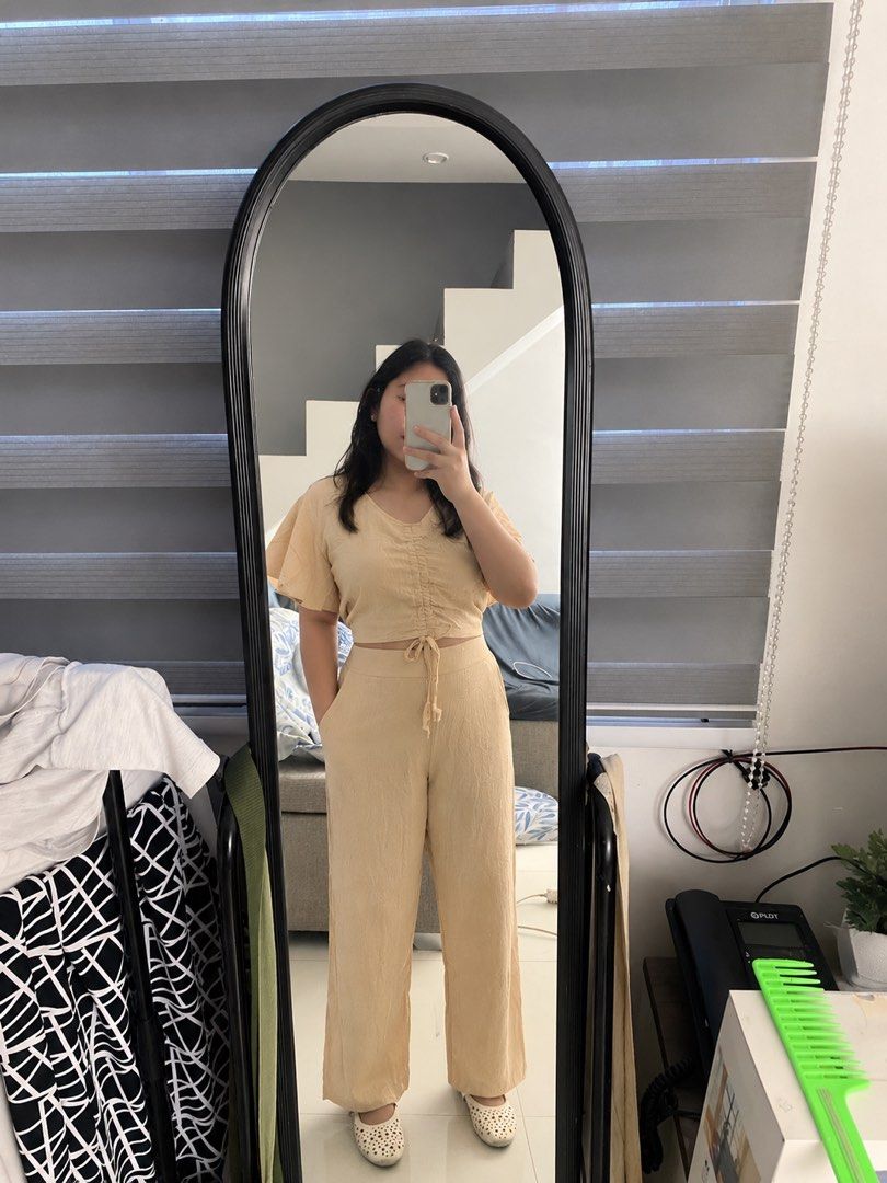Terno coords (Category: Activewear) located in Cabuyao City. Submitted by jennilyn_13 (Listing ID 1468291459, Image 3). Description: Choco brown S-M Beige S-M Blue S-M.