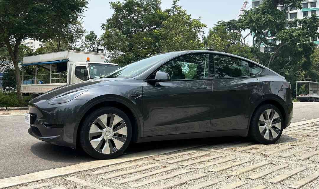 Tesla Model Y Electric RWD (A) (Category: Used Cars) located in Singapore. Submitted by carbuyersclub (Listing ID 1459562902, Image 2). Description: CarBuyers Club SG #1 Tesla reseller, 500+ Google reviews, SGCM Premium Dealer 2026! 1 owner unit in excellent condition. Comes with 8 years battery warranty for a piece of mind. Tesla is well know it safety, top pick for choices 5 star across all regions. Comes with standard vision-based automatic em