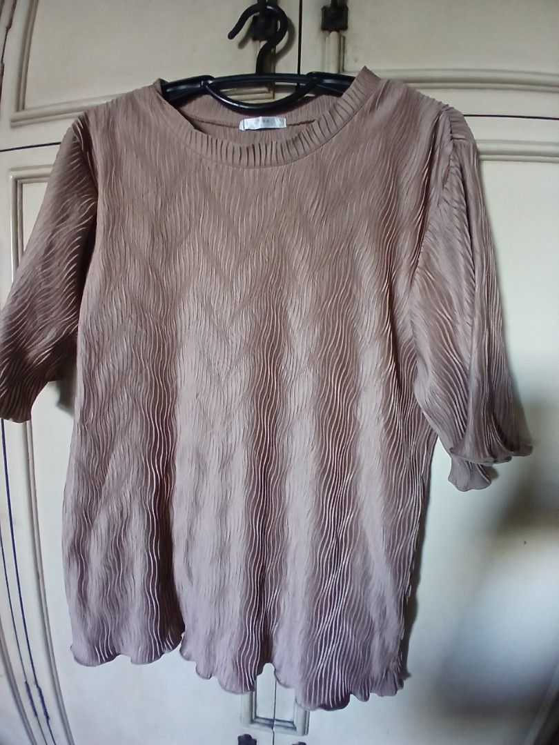 Textured Pleated Blouse in Brown (Category: Blouses) located in Manila. Submitted by f.s_prelov3d (Listing ID 1468350301, Image 2). Description: - Color: Brown - Design: All-over textured pleats with a classic crew neckline - Fit: Relaxed, comfortable, and lightweight for everyday wear - Styling: Easily pairs with cream trousers, skirts, or your favorite denim - Condition: Great wardrobe staple piece.