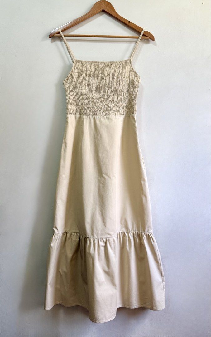 The Editors Market (Category: Dresses) located in Tarlac. Submitted by giannisdeclutters4106 (Listing ID 1468427473, Image 1). Description: The Editor’s Market poplin dress Xs-Small Like new Smocked upper Side zip closure Adjustable strap Retails at 3k+++ 1,380 only.