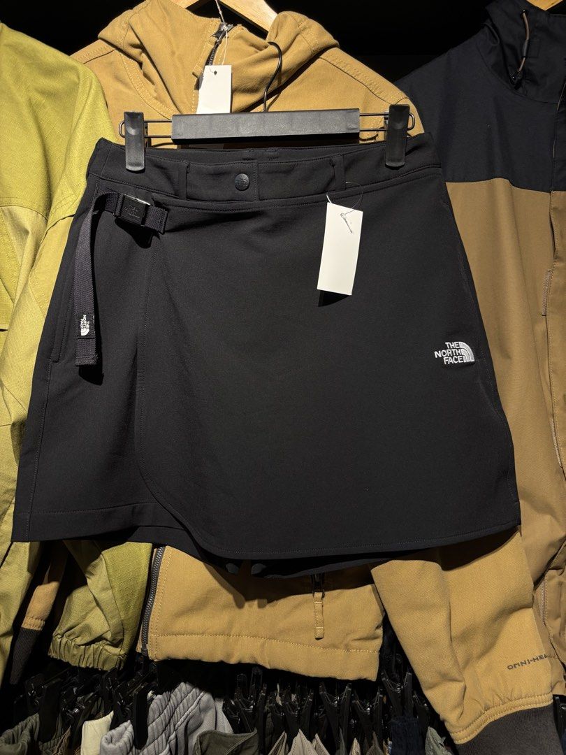 The North Face Class V Wrap Skirt Skort (Category: Shorts) located in San Fernando. Submitted by kayemanalac_05 (Listing ID 1468431277, Image 1). Description: .
