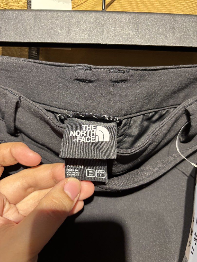 The North Face Class V Wrap Skirt Skort (Category: Shorts) located in San Fernando. Submitted by kayemanalac_05 (Listing ID 1468431277, Image 2). Description: .