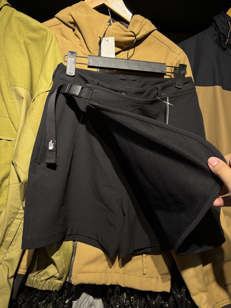 The North Face Class V Wrap Skirt Skort (Category: Shorts) located in San Fernando. Submitted by kayemanalac_05 (Listing ID 1468431277, Image 3). Description: .