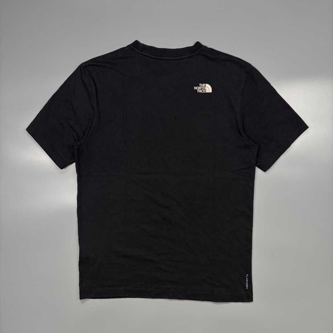The North Face Flashdry (Category: Activewear) located in Cavite. Submitted by onebeancent (Listing ID 1468482619, Image 3). Description: Size: Small to Medium Dimension: 19" Width | 26" Length Color: Black Color Rate: 9.5/10 Issue: None Condition: Excellent Price: 550php Additional Shipping Fee (J&T Small Pouch) 75php Luzon 100php visayas 120php mindanao.