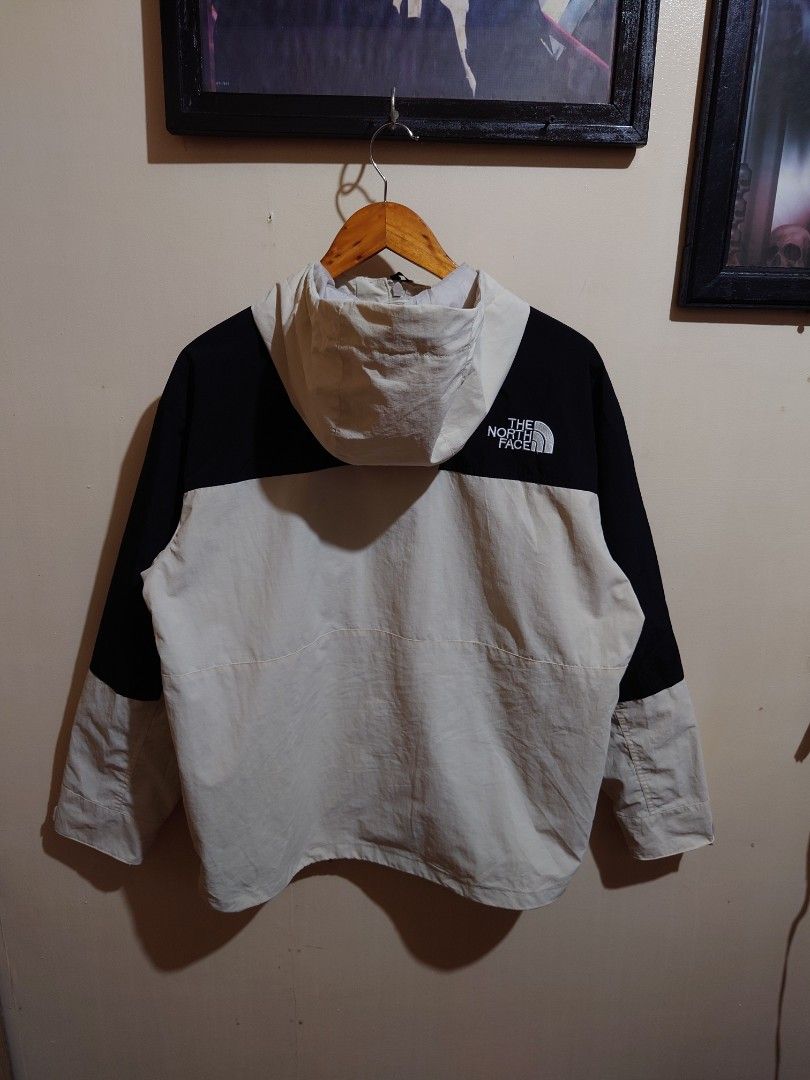 The northface Dryvent jacket (Category: Coats, Jackets and Outerwear) located in Taytay. Submitted by GRIND720_II (Listing ID 1468427700, Image 2). Description: Vintage The northface Dryvent jacket Large fit 23.5 X 27 excellent 1500.