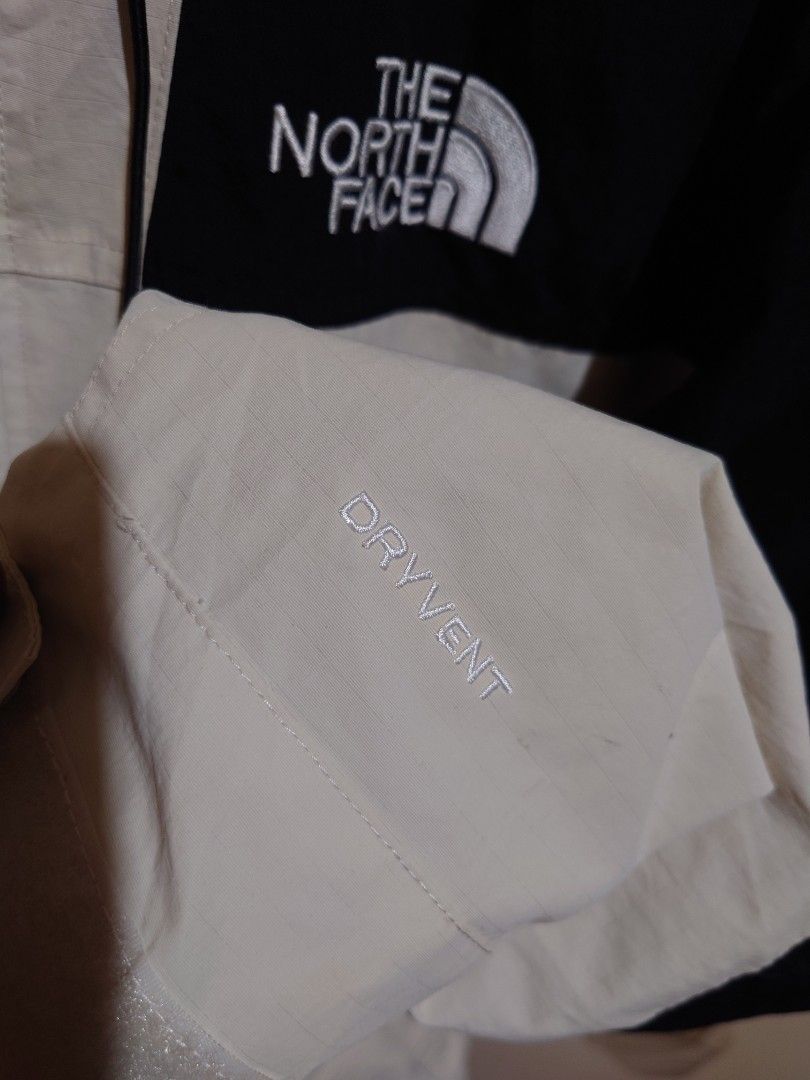 The northface Dryvent jacket (Category: Coats, Jackets and Outerwear) located in Taytay. Submitted by GRIND720_II (Listing ID 1468427700, Image 3). Description: Vintage The northface Dryvent jacket Large fit 23.5 X 27 excellent 1500.