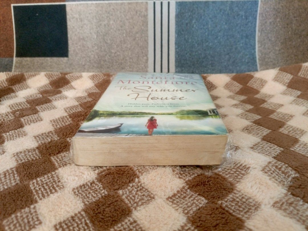The summer house by Santa Montefiore (Category: Storybooks) located in Bambang. Submitted by axela21 (Listing ID 1468389873, Image 2). Description: .