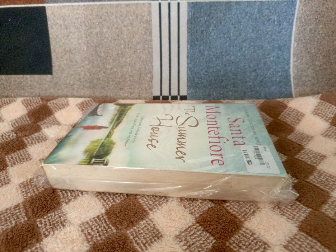The summer house by Santa Montefiore (Category: Storybooks) located in Bambang. Submitted by axela21 (Listing ID 1468389873, Image 3). Description: .