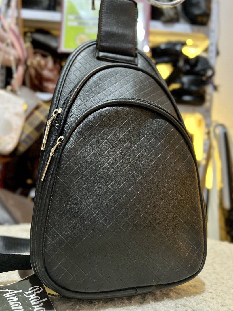 Thick Leather Body Bag for Men (Category: Sling Bags) located in Rizal. Submitted by babamamanyingonlineshop (Listing ID 1468291567, Image 1). Description: Message me for inside photo. I forgot to take a photo..