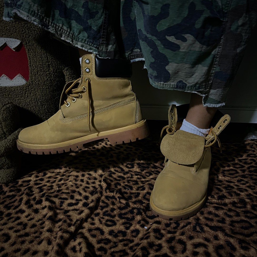 TIMBERLAND BOOTS (AUTHENTIC) (Category: Boots) located in Orani. Submitted by pulverize_tht_ho3 (Listing ID 1468313449, Image 1). Description: size: 9.5 insole/11.5 outsole condition: 9/10 (psg out) flaw/s: check slides check slides for the details.