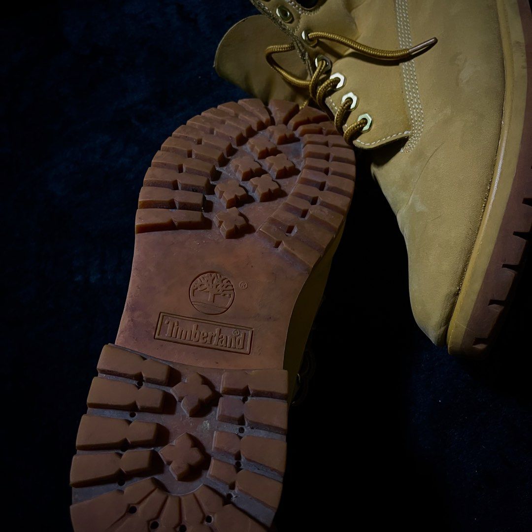 TIMBERLAND BOOTS (AUTHENTIC) (Category: Boots) located in Orani. Submitted by pulverize_tht_ho3 (Listing ID 1468313449, Image 3). Description: size: 9.5 insole/11.5 outsole condition: 9/10 (psg out) flaw/s: check slides check slides for the details.