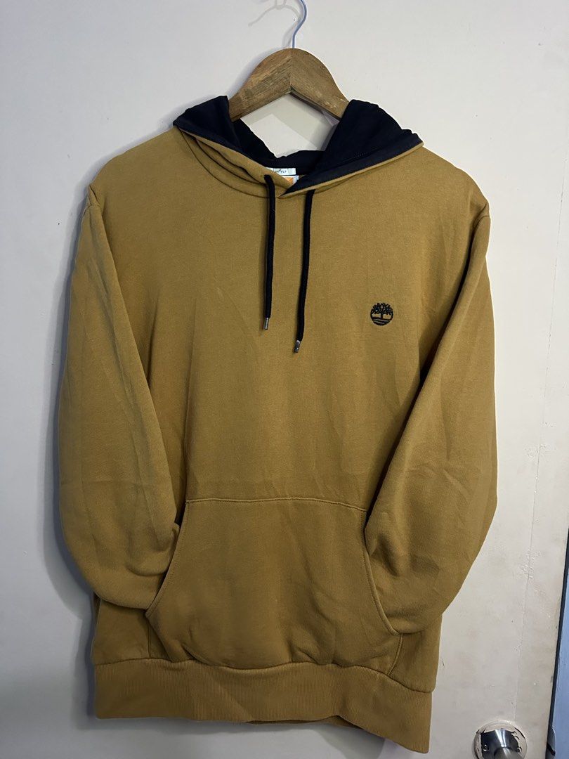 TIMBERLAND HOODIE JACKET (Category: Coats, Jackets and Outerwear) located in Manila. Submitted by bendeictsthrift53 (Listing ID 1468347237, Image 2). Description: - TIMBER LAND HOODIE JACKET - EXCELLENT TO BRAND NEW CONDITION - NO ISSUE - COLOR RATE 10/10 - SOLID NITO SA PERSONAL - 21x27.