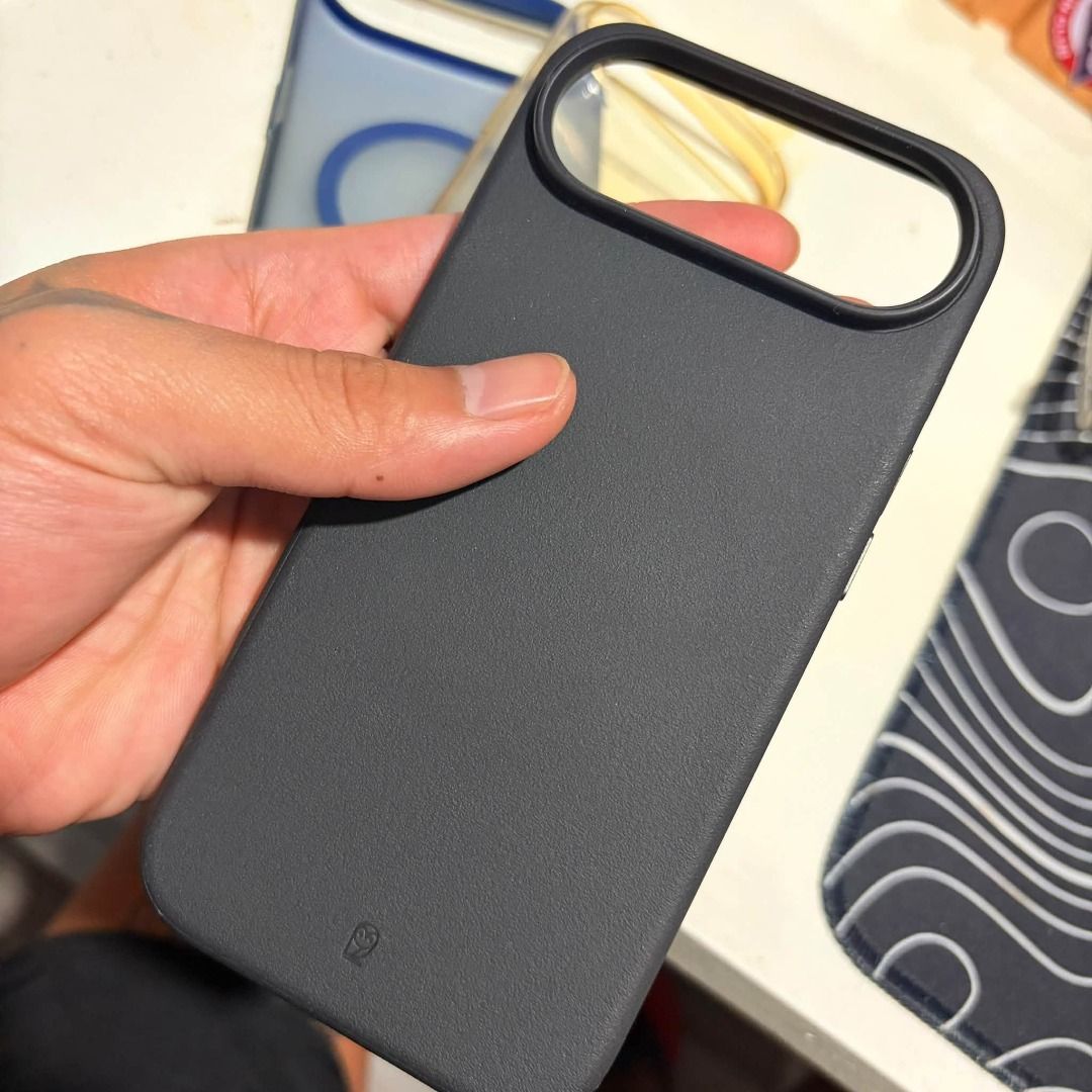 TinyOwl Iphone 17 air (Category: Cases & Sleeves) located in Angeles City. Submitted by keedriae (Listing ID 1468423249, Image 2). Description: WTS TinyOwl iphone 17 air SRP: 2k Price: 1k only can send invoice receipt with free clear case and Delkin blue case worth 2k as well freebies with iphone air meetup around pampanga or SF.