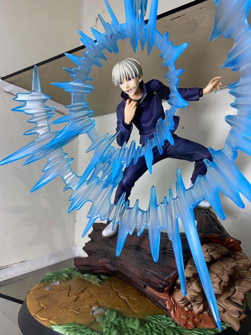 Toge Estream 1/7 Scale (Category: Figurines & Statues) located in Cavite. Submitted by isiahnova (Listing ID 1468460518, Image 1). Description: - Character: Toge Inumaki from Jujutsu Kaisen - Design: Mid-action pose with vibrant blue cursed energy effects - Base: Textured log base with grass and dirt details - Uniform: Signature dark purple outfit with mouth markings - Condition: Clean paintwork, ideal for display shelves and JJK fans.