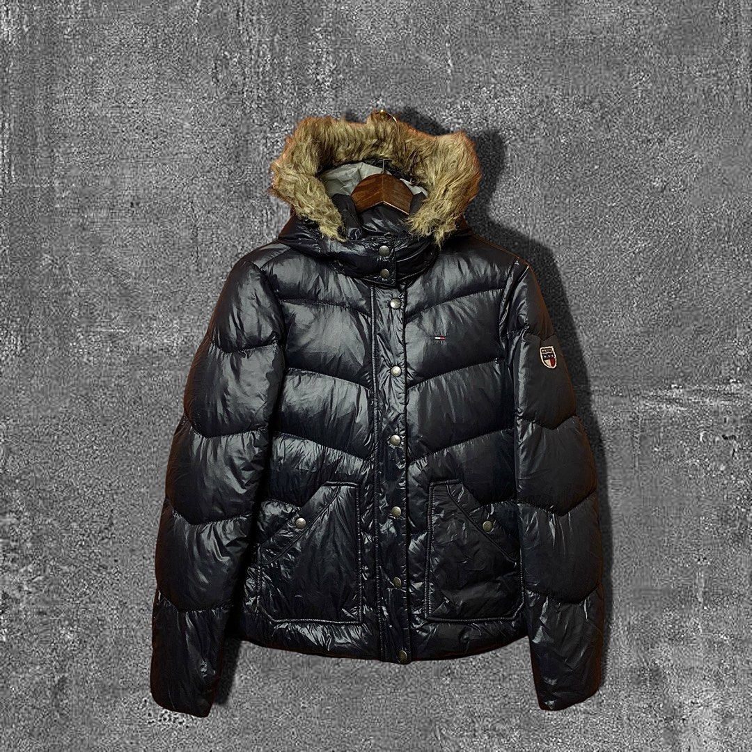 Tommy Hilfiger Puffer Jacket (Category: Coats, Jackets and Outerwear) located in Quezon City. Submitted by donklasiko (Listing ID 1468336171, Image 1). Description: Condition: 9.5+/10 Pristine condition Issue: non Refer to the dimension 🤗 PM FOR MORE DETAILS NO RETURN, NO EXCHANGE & NO REFUND! ✅I ALSO ACCEPT TRADE/SWAP TO ANYTHING JUST DROP YOUR OFFER Please manage your expectations, this is a secondhand item. What you see is what you get 😊 💵M