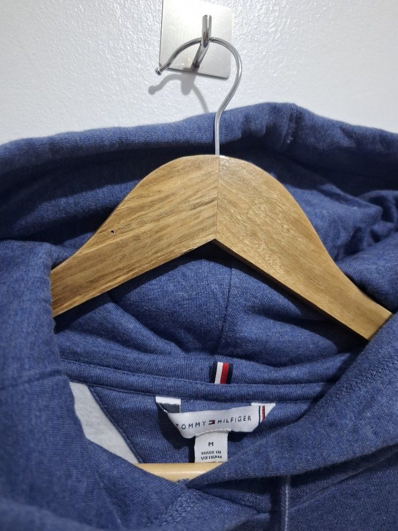 Tommy hilfiger size med (Category: Coats, Jackets and Outerwear) located in Tarlac. Submitted by christopher.24 (Listing ID 1468321035, Image 3). Description: good as new legit.