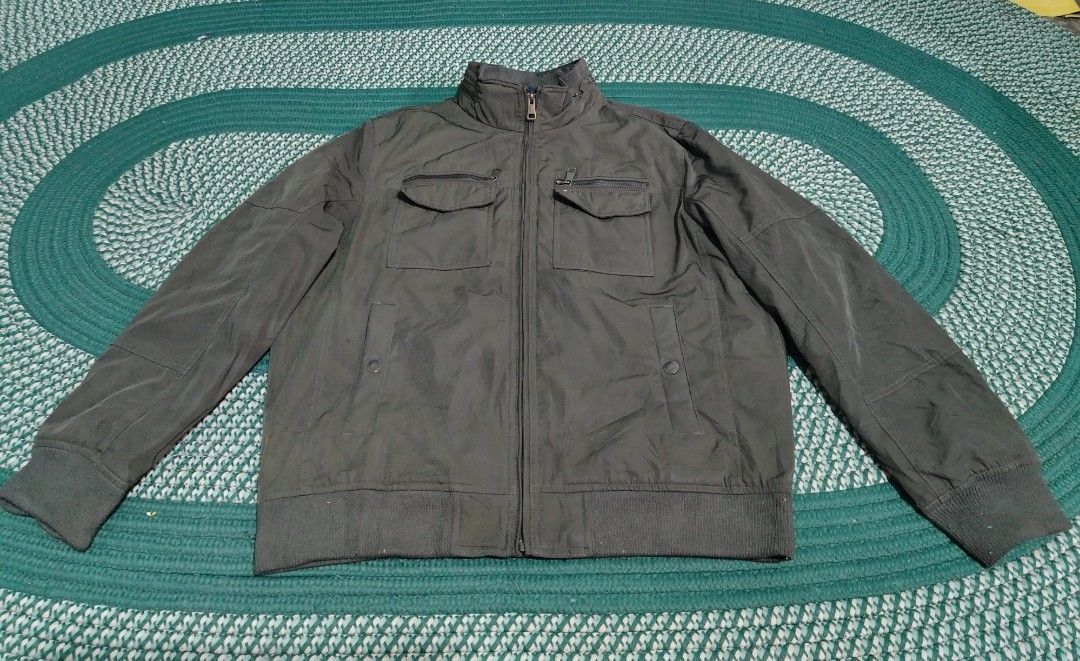 Tommy Hilfiger Water Resistant Wind Resistant Jacket Size L (Category: Coats, Jackets and Outerwear) located in Lucena. Submitted by thrifteditem (Listing ID 1468338355, Image 1). Description: - Brand: Tommy Hilfiger - Color: Dark Green - Size: Large - Features: Water resistant, wind resistant, full zip front - Pockets: Multiple functional pockets on chest and lower body - Details: Ribbed collar, cuffs, and hem for a snug fit - Perfect for: Casua