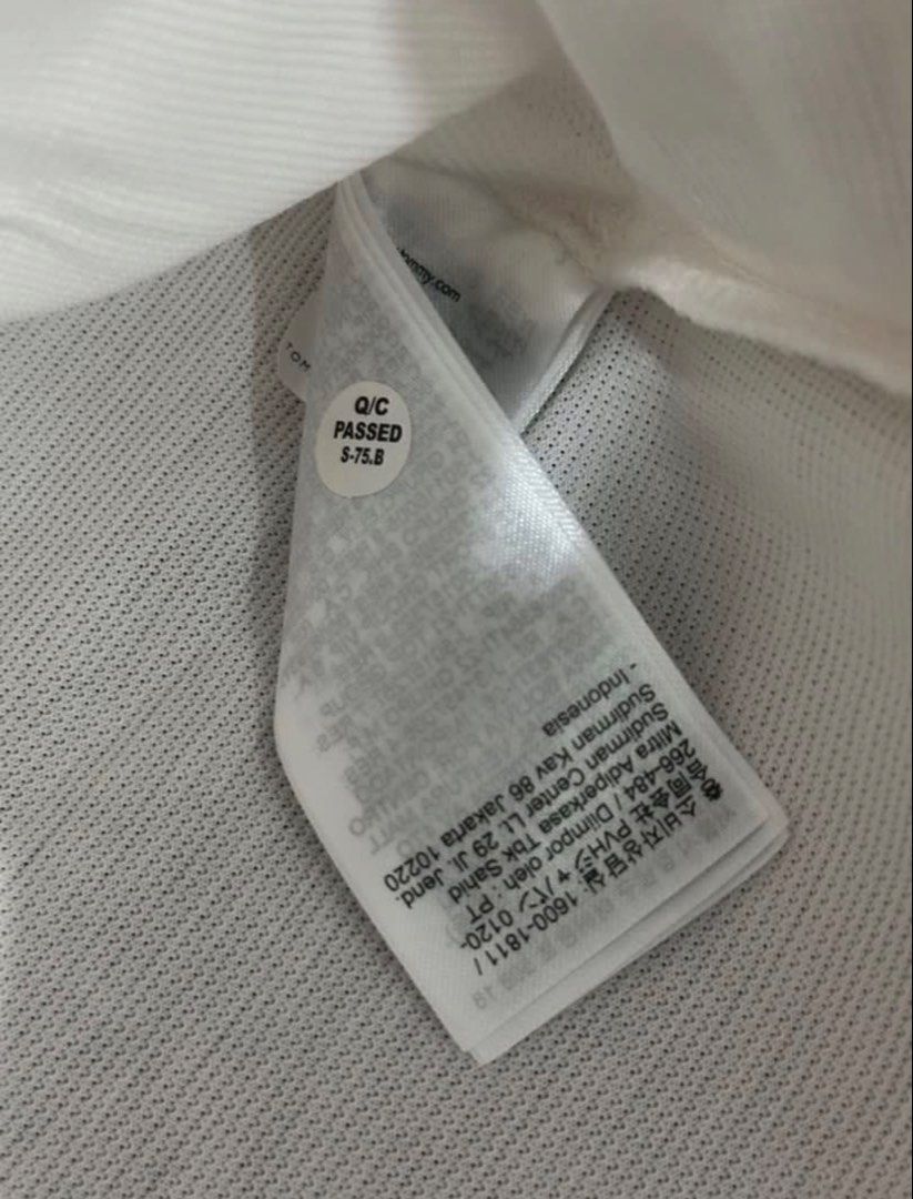 Tommy Hilfiger White Polo Shirt (Category: Tshirts & Polo Shirts ) located in Subic. Submitted by declutterbyshit (Listing ID 1468357912, Image 3). Description: - Brand: Tommy Hilfiger - Item: White Polo Shirt - Size: XS on tag but fits s-m (28x19) - Condition: Brand new, never worn, with original store tags and plastic size strips attached - Details: Classic collar with blue plaid inner lining and placket trim - Branding: Small embroidered logo 