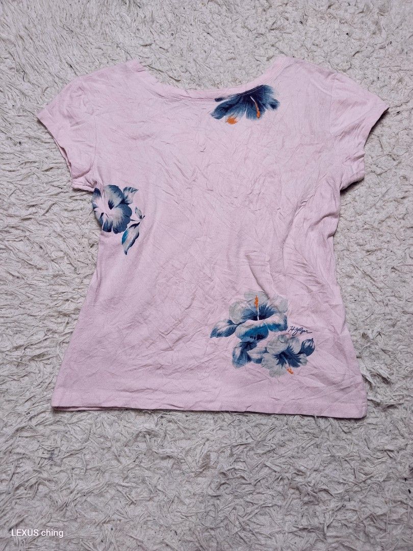 Tommy Hilfigger womens floral. (Category: Shirts) located in Manila. Submitted by lexusthrift1995 (Listing ID 1468403778, Image 2). Description: Size- MEDIUM on tag but fit to XS to SMALL Dimension- 15.5x19.5 Color rate- 9/10 Condition- 9/10 issue- no issue good condition ‼️200.pesos plus shipping fee 💸MODE OF PAYMENT- GCASH payment first 🚛MODE OF DELIVERY- J&T or LALAMOVE 📍LOCATION- NORTH CALOOCAN CAMARIN BRGY.177 1705 SUNFLOWER STREET. 🗒Not