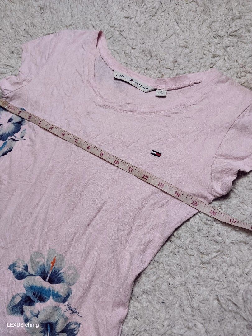 Tommy Hilfigger womens floral. (Category: Shirts) located in Manila. Submitted by lexusthrift1995 (Listing ID 1468403778, Image 3). Description: Size- MEDIUM on tag but fit to XS to SMALL Dimension- 15.5x19.5 Color rate- 9/10 Condition- 9/10 issue- no issue good condition ‼️200.pesos plus shipping fee 💸MODE OF PAYMENT- GCASH payment first 🚛MODE OF DELIVERY- J&T or LALAMOVE 📍LOCATION- NORTH CALOOCAN CAMARIN BRGY.177 1705 SUNFLOWER STREET. 🗒Not