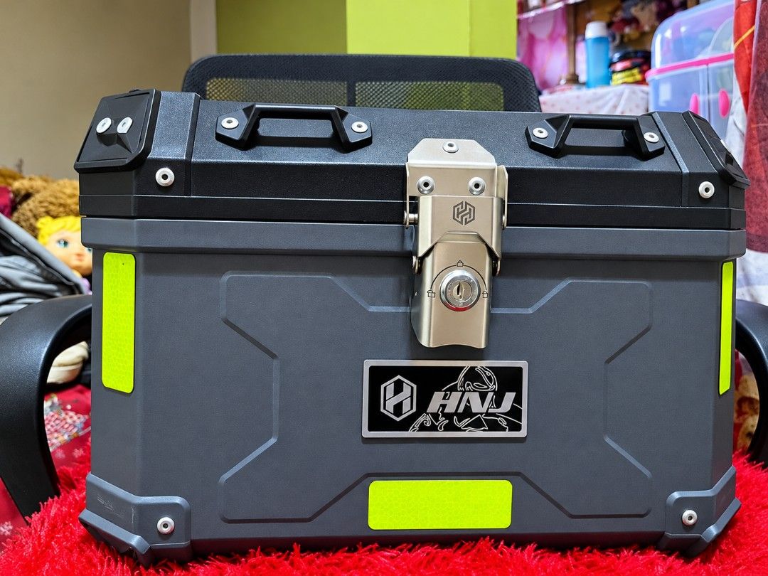 Topbox set with bracket (Category: Other Motorcycles Parts and Accessories) located in Paranaque City. Submitted by khena (Listing ID 1468359600, Image 1). Description: may kalawang bracket normal sa 2nd hand.