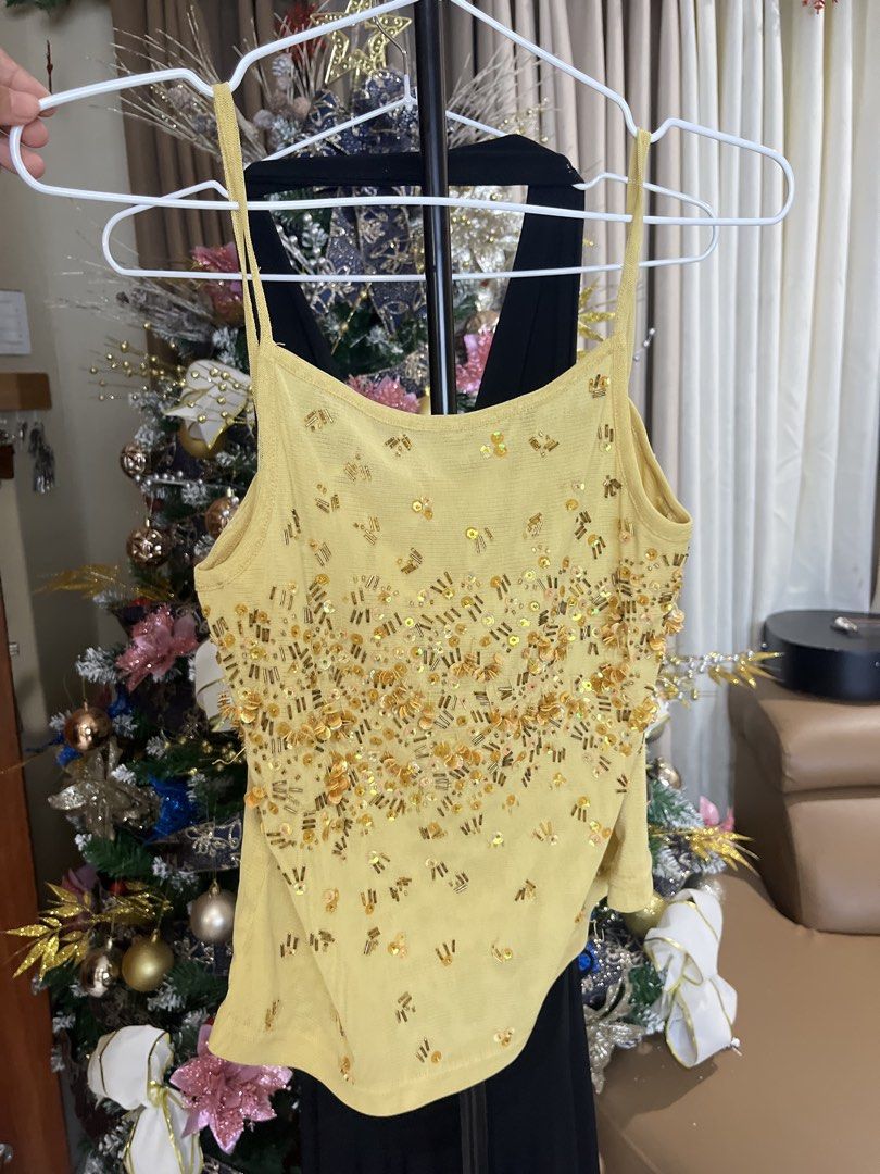 TOPS Y2k (Category: Others Tops) located in Butuan. Submitted by darlingdressco. (Listing ID 1468412081, Image 1). Description: 200 EACH OPEN FOR STEAL.