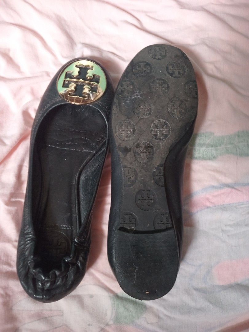 Tory burch flats (Category: Sneakers & Footwear) located in Quezon City. Submitted by nobledragon_555419 (Listing ID 1468297399, Image 2). Description: tory burch doll shoes original size 36 black reva.