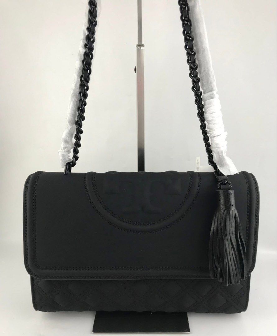 Tory Burch Flemming Large (Category: Shoulder Bags) located in Binan City. Submitted by pinkykeenshop (Listing ID 1468285265, Image 1). Description: .