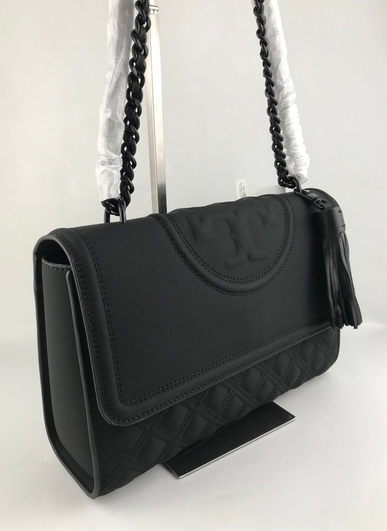 Tory Burch Flemming Large (Category: Shoulder Bags) located in Binan City. Submitted by pinkykeenshop (Listing ID 1468285265, Image 3). Description: .