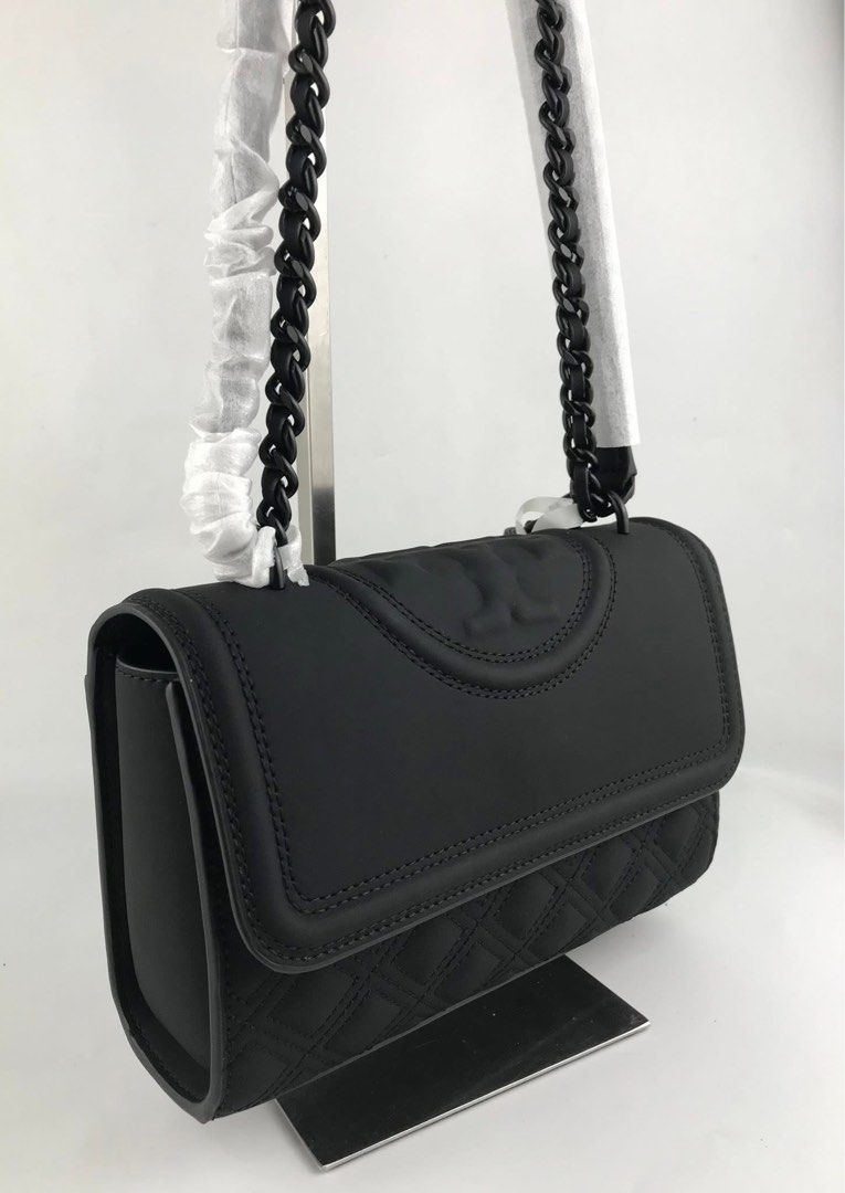 Tory Burch Flemming Small (Category: Shoulder Bags) located in Binan City. Submitted by pinkykeenshop (Listing ID 1468285223, Image 3). Description: .