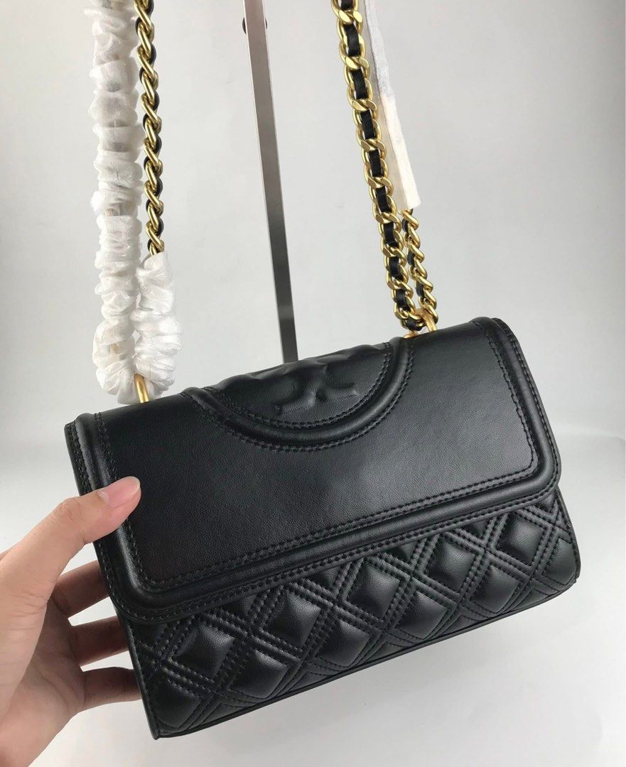 Tory Burch Flemming Small (Category: Shoulder Bags) located in Binan City. Submitted by pinkykeenshop (Listing ID 1468287072, Image 2). Description: .